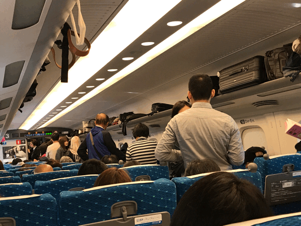 新幹線「のぞみ」が全車指定席の問題点を語る。